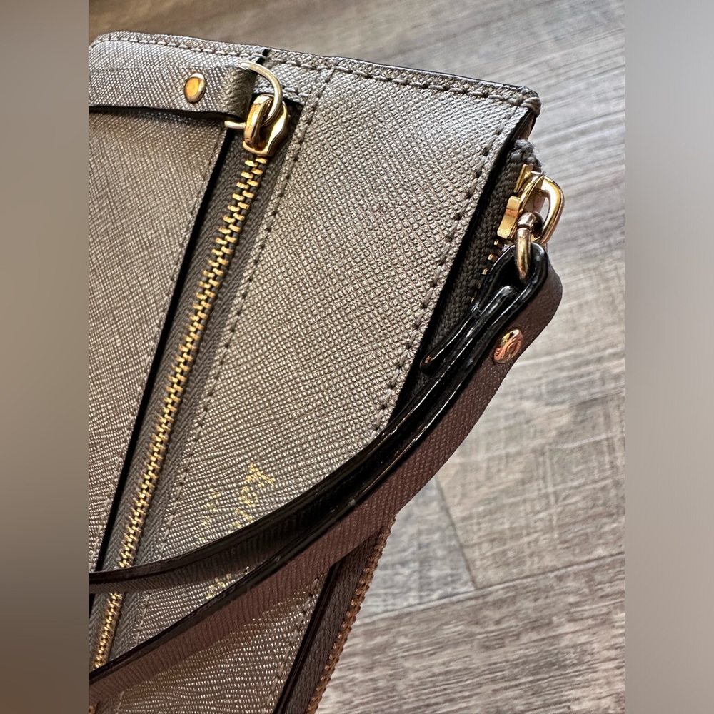 kate spade Mikas Pond Bee Zipper Wristlet - Metallic Silver Grey - Picture 12 of 17